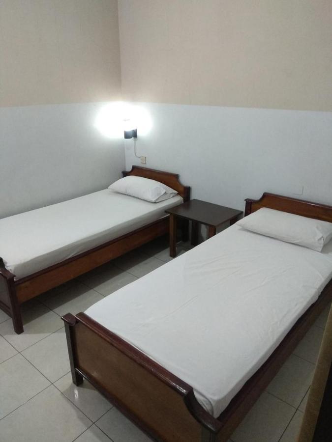 Hotel Maya Tegal  Buitenkant foto