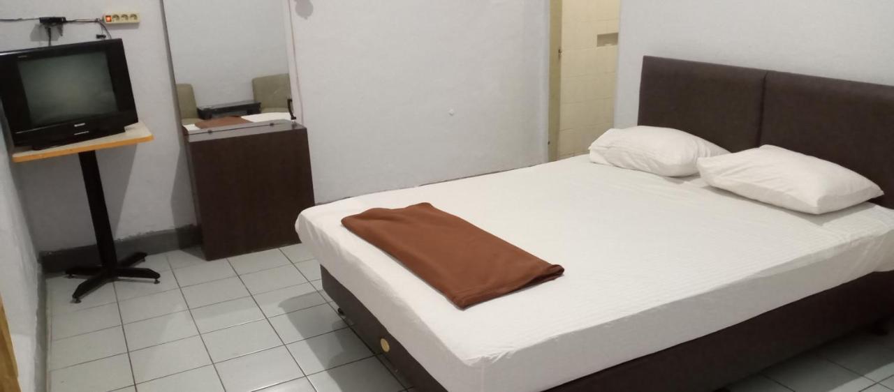 Hotel Maya Tegal  Buitenkant foto