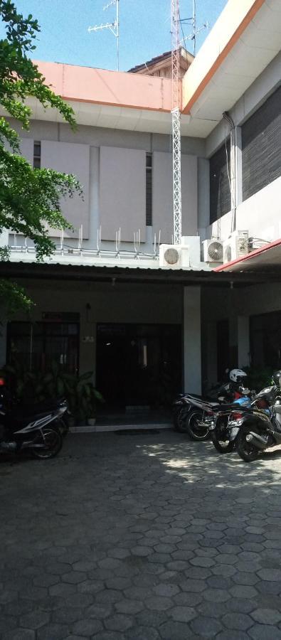 Hotel Maya Tegal  Buitenkant foto