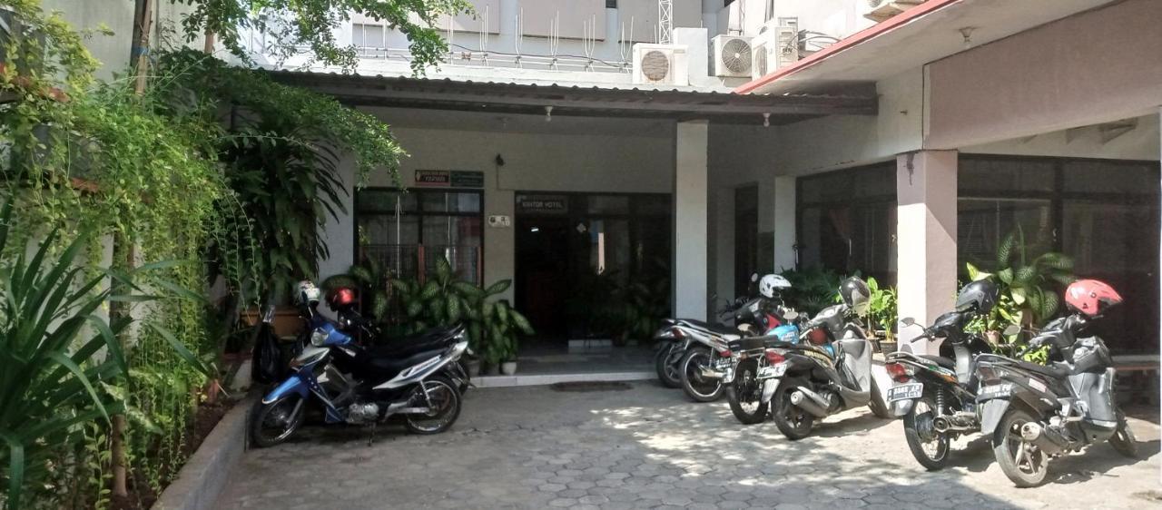 Hotel Maya Tegal  Buitenkant foto